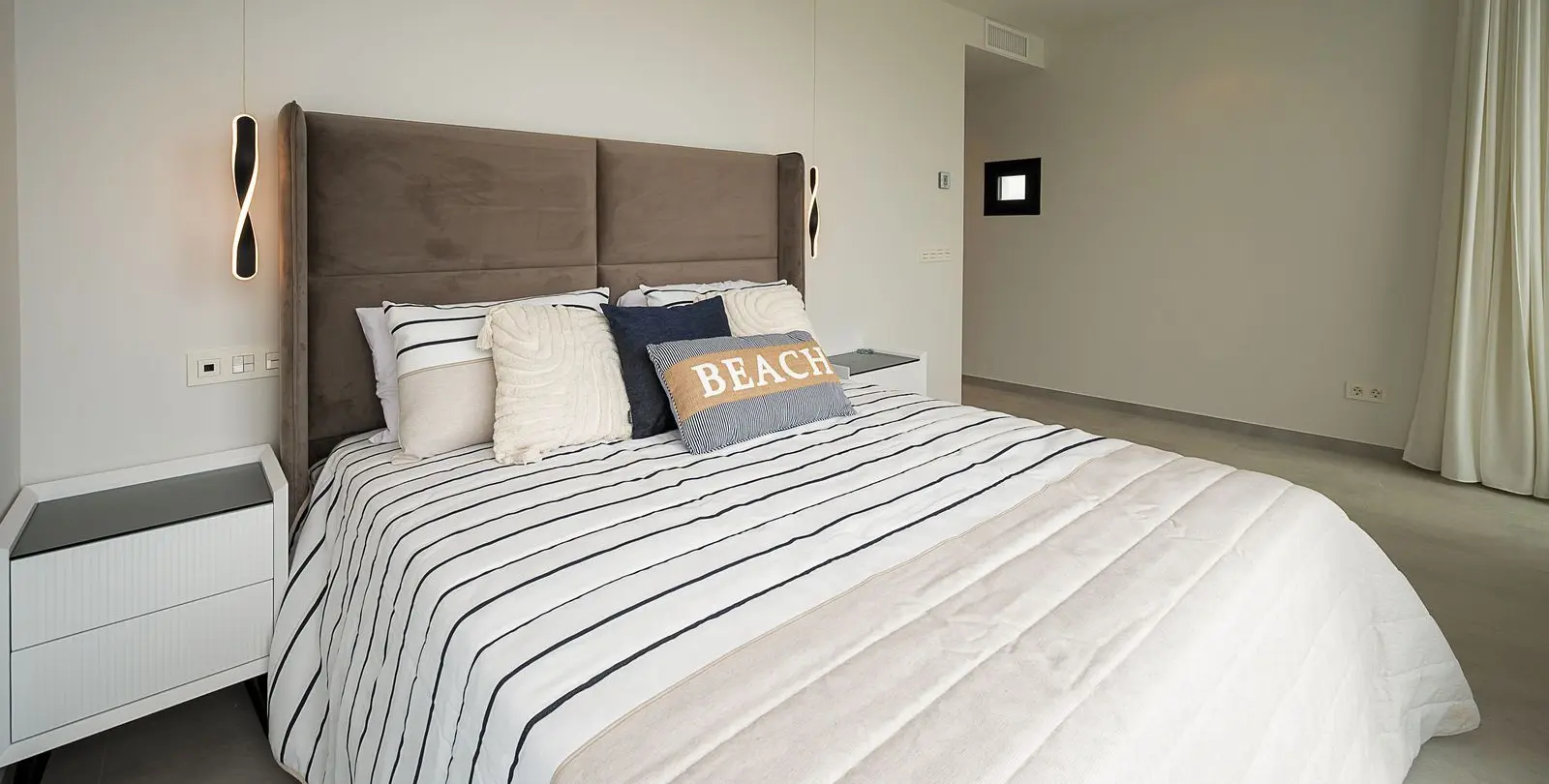 Venta de villa independiente en El Chaparral 27