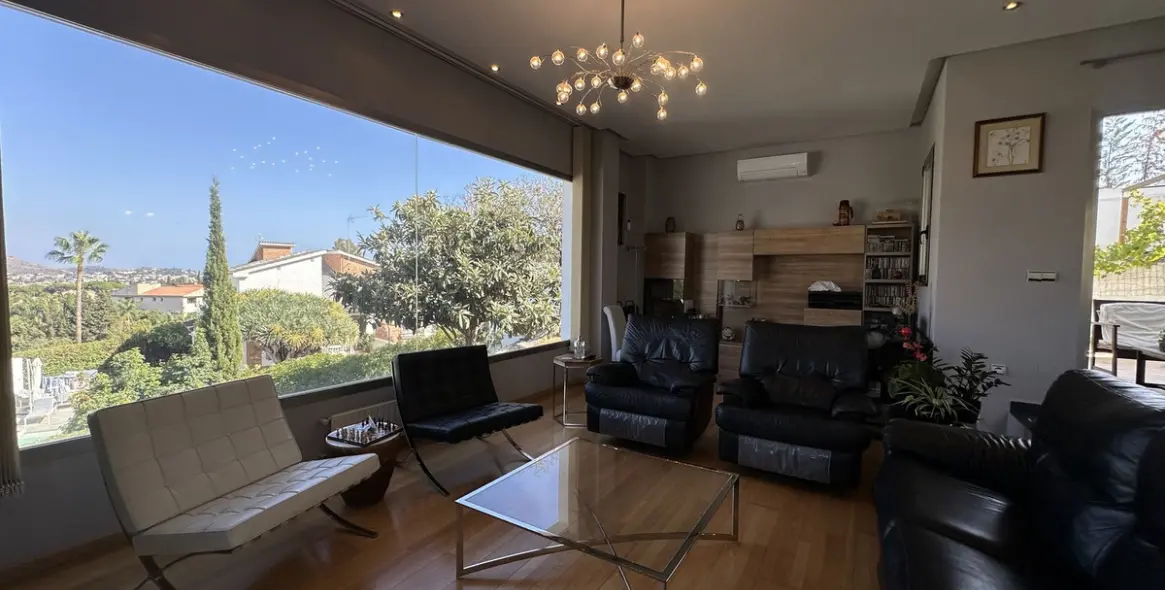 Sale of detached villa in Cerrado de Calderón 9