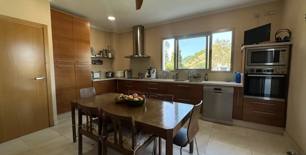 Sale of detached villa in Cerrado de Calderón 14