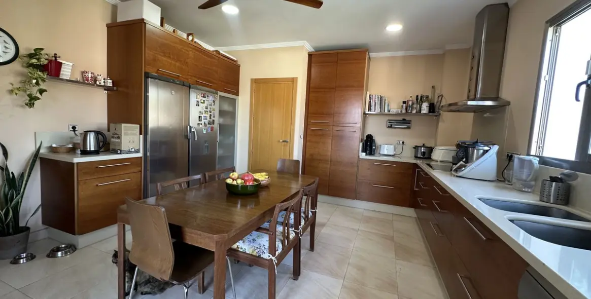 Sale of detached villa in Cerrado de Calderón 16