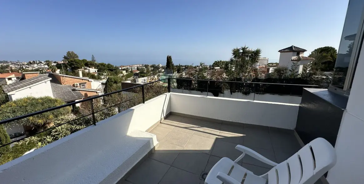Sale of detached villa in Cerrado de Calderón 34
