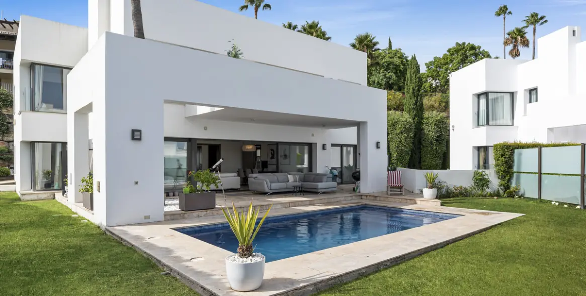 Продажа  отдельно стоящей виллы в Benahavís (район Benahavís) 1