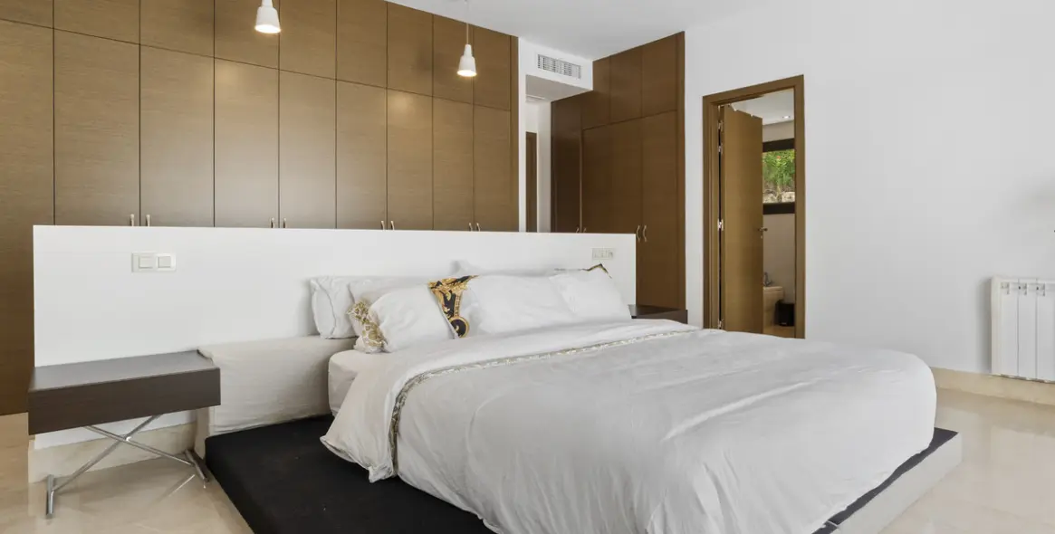 Продажа  отдельно стоящей виллы в Benahavís (район Benahavís) 19