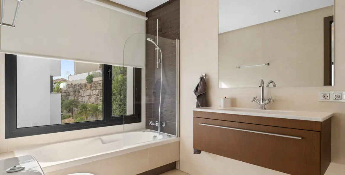 Продажа  отдельно стоящей виллы в Benahavís 34