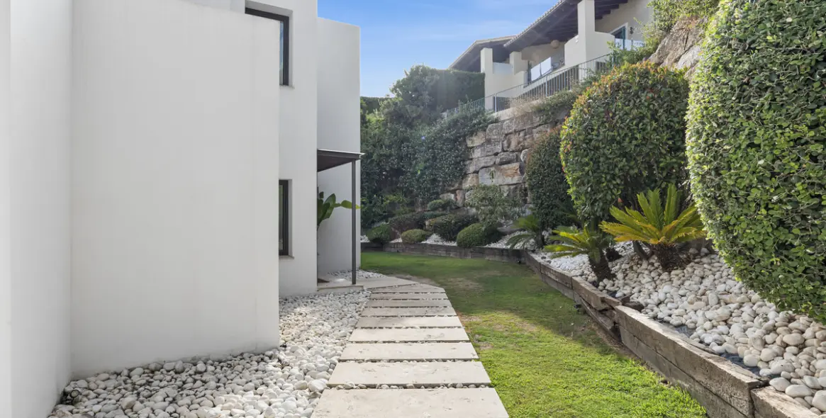 Продажа  отдельно стоящей виллы в Benahavís 41