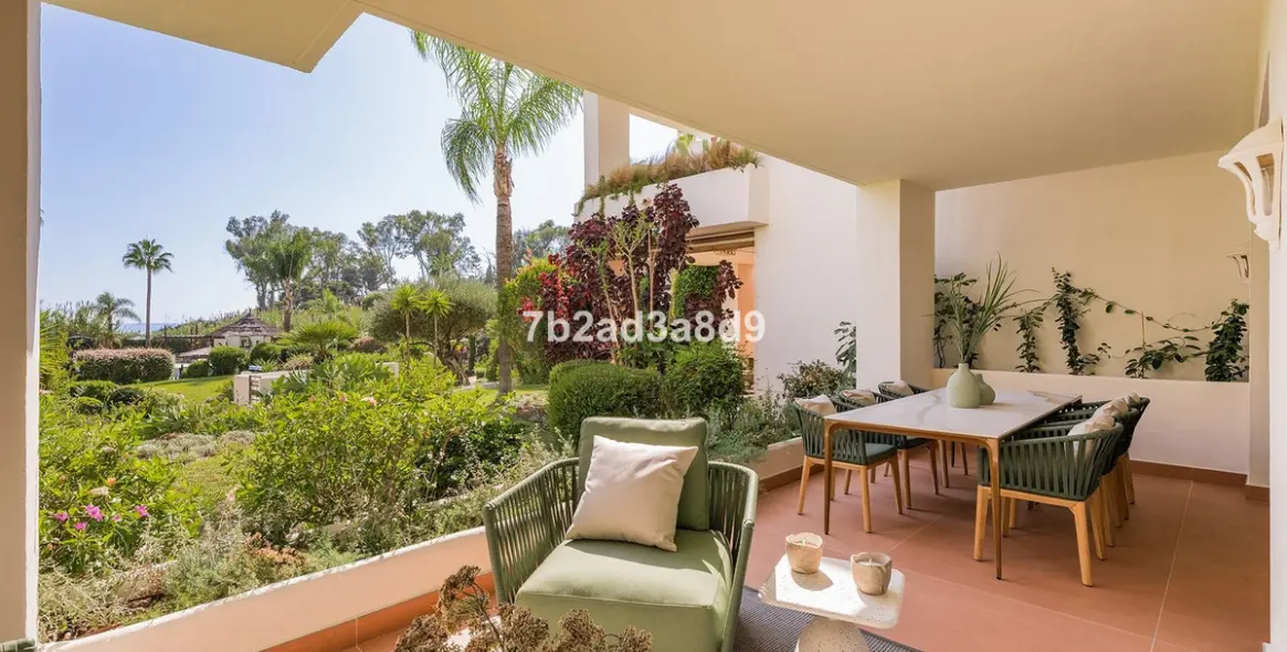 Sale of ground floor apartment in New Golden Mile 2