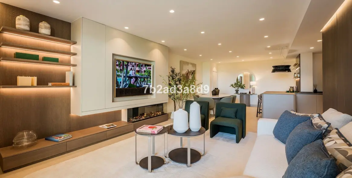 Sale of ground floor apartment in New Golden Mile 8