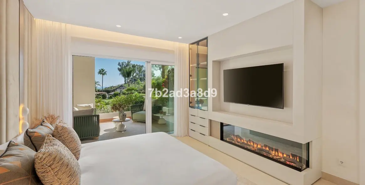 Sale of ground floor apartment in New Golden Mile 12