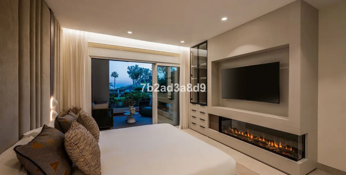 Sale of ground floor apartment in New Golden Mile 27