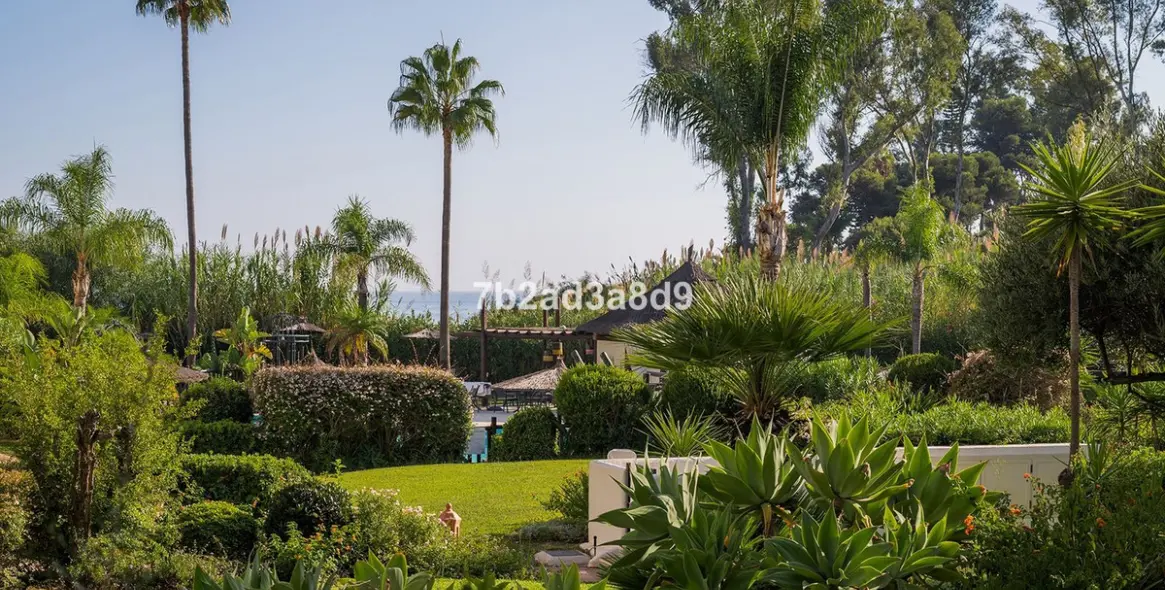 Sale of ground floor apartment in New Golden Mile 35