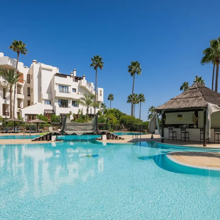 Venta de apartamento en planta baja en New Golden Mile