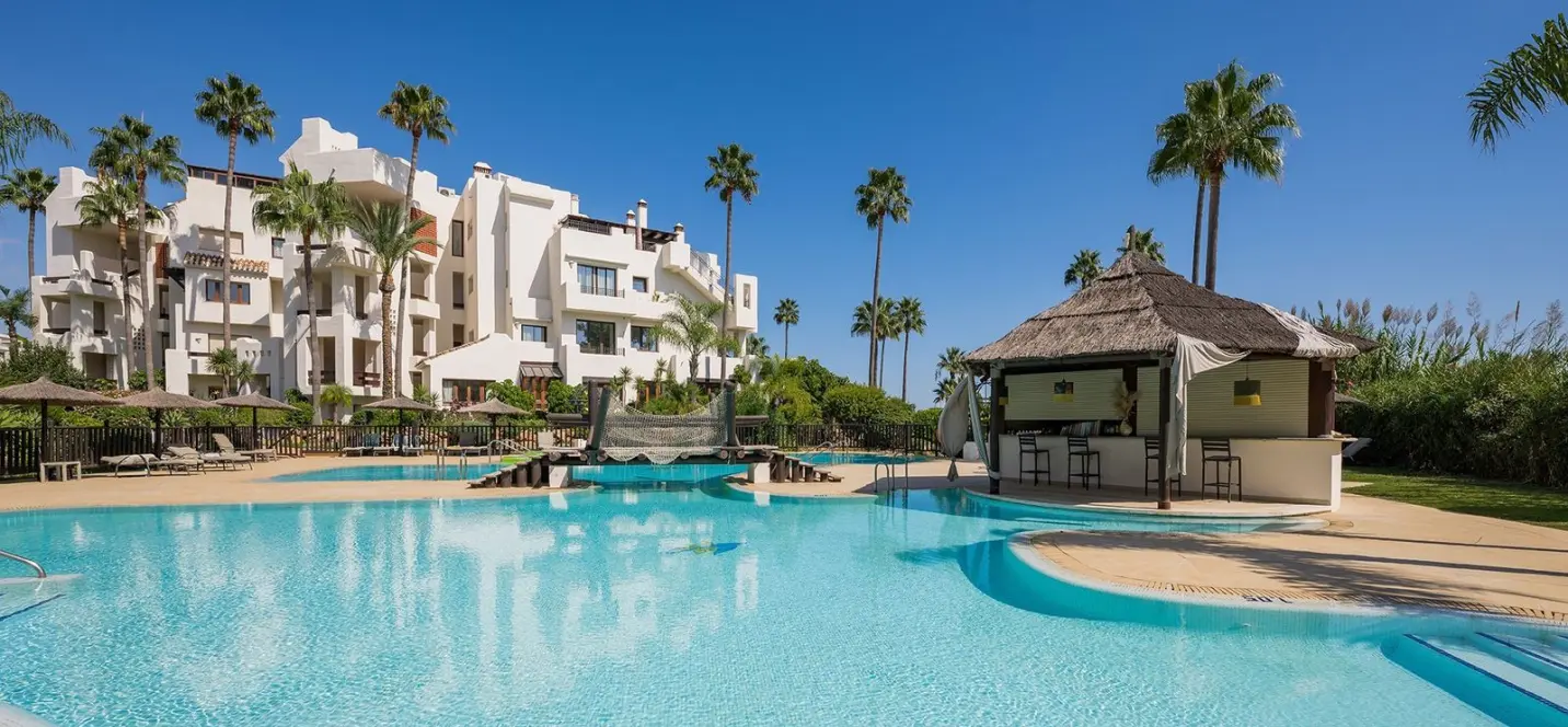 Venta de apartamento en planta baja en New Golden Mile 2