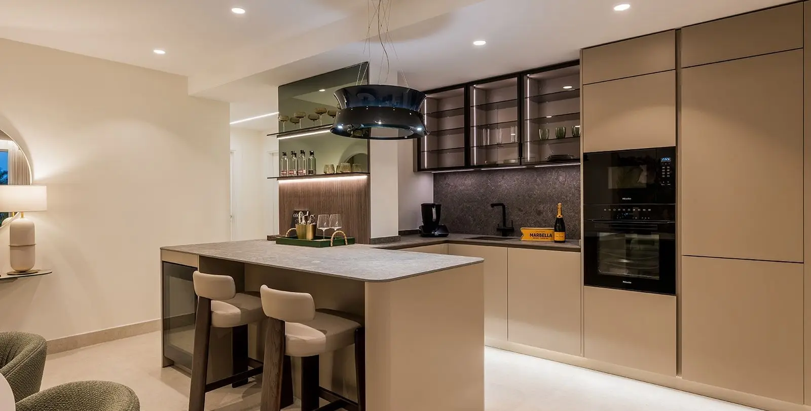 Sale of ground floor apartment in New Golden Mile 25