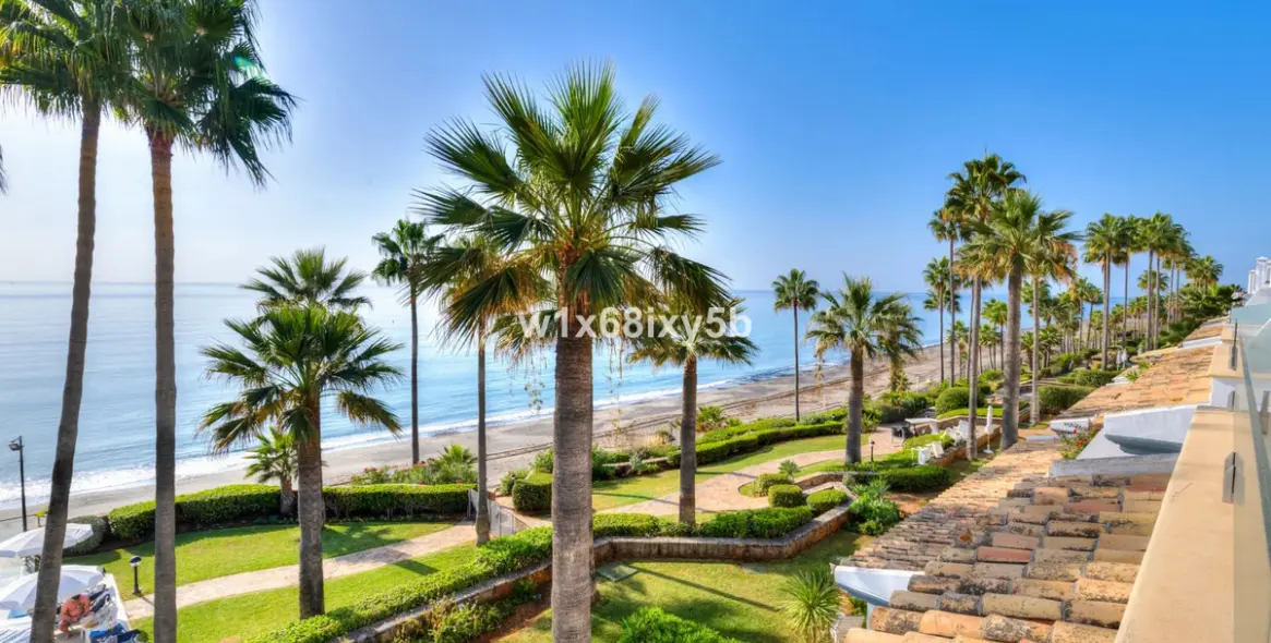 Sale of penthouse in Estepona (district Estepona) 1