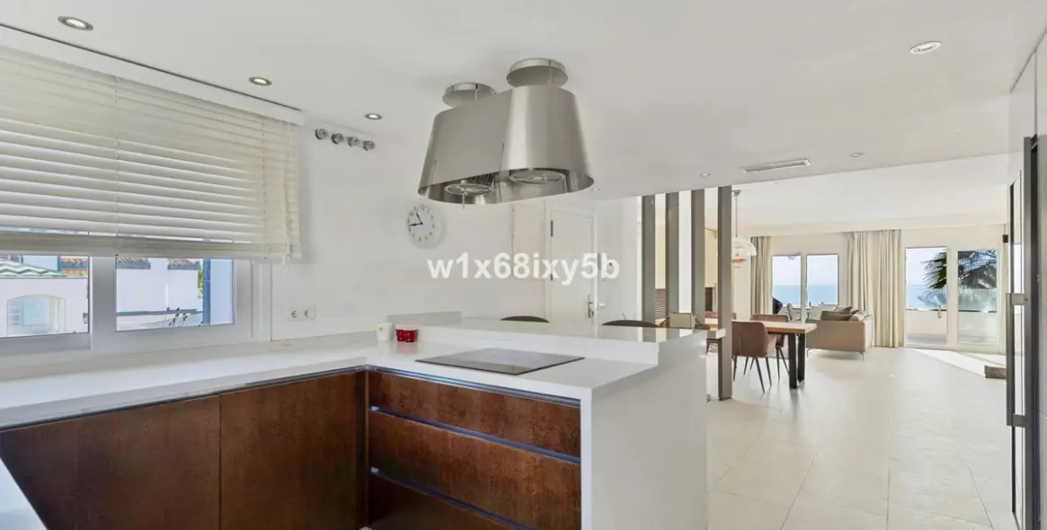 Sale of penthouse in Estepona (district Estepona) 3