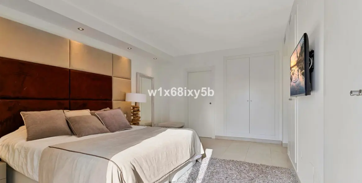 Sale of penthouse in Estepona (district Estepona) 9