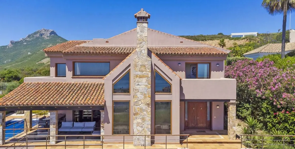 Продажа  отдельно стоящей виллы в La Alcaidesa 1