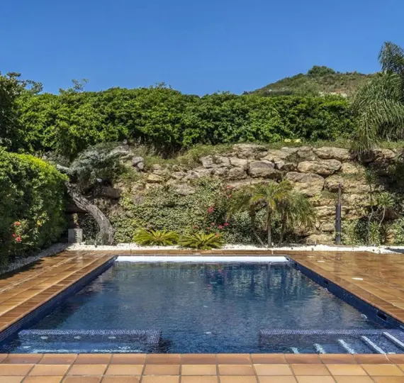 Продажа  отдельно стоящей виллы в La Alcaidesa