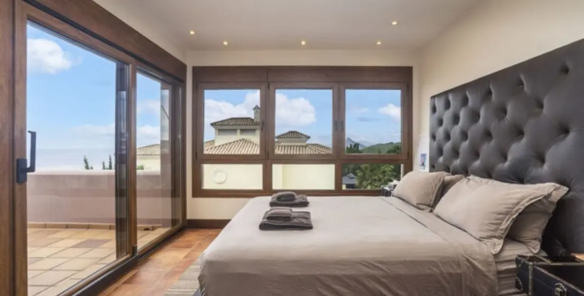 Продажа  отдельно стоящей виллы в La Alcaidesa 11