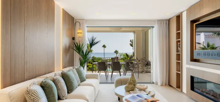 Venta de apartamento en planta media en Estepona 0