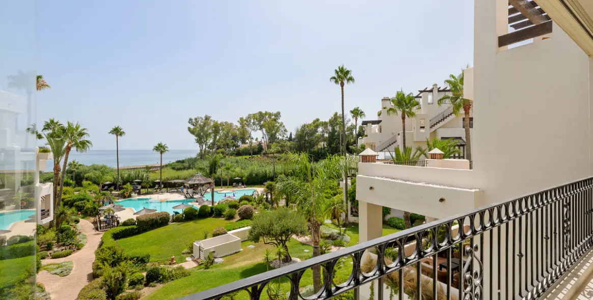 Продажа апартаментов на среднем этаже в Estepona 3