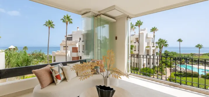 Venta de apartamento en planta media en Estepona 4