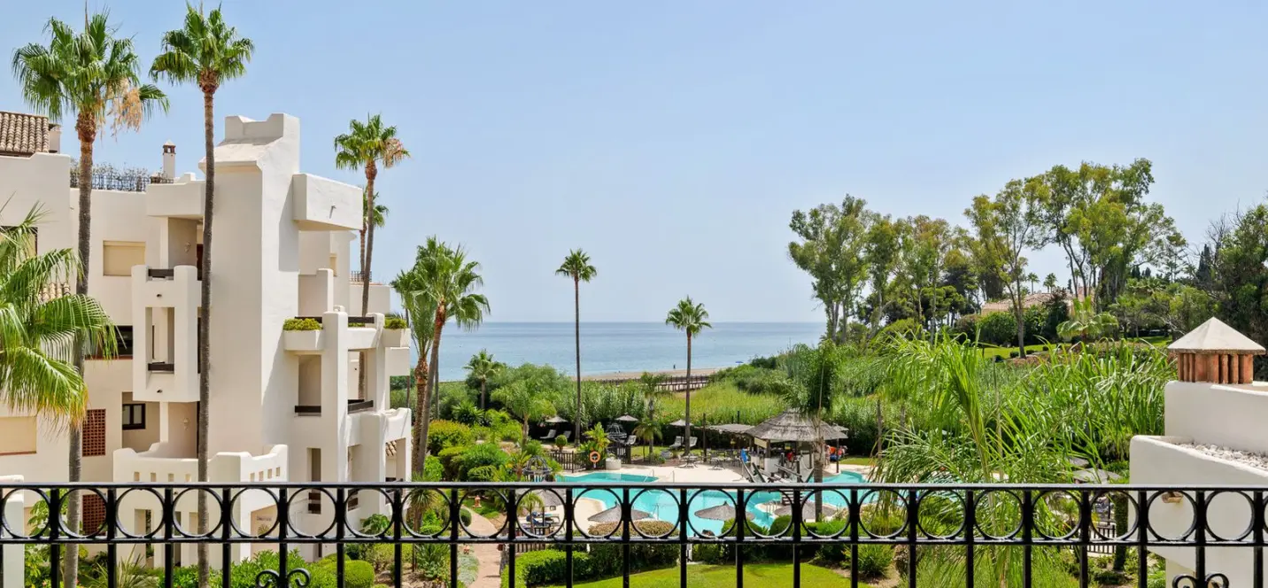 Продажа апартаментов на среднем этаже в Estepona 1