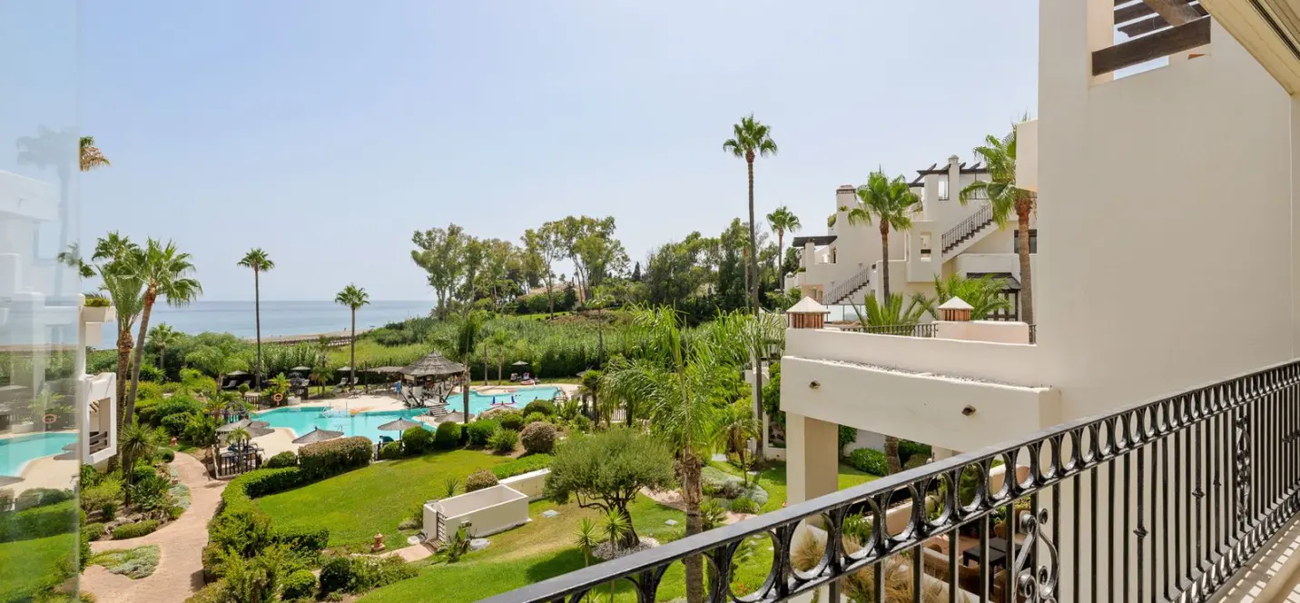 Продажа апартаментов на среднем этаже в Estepona 2