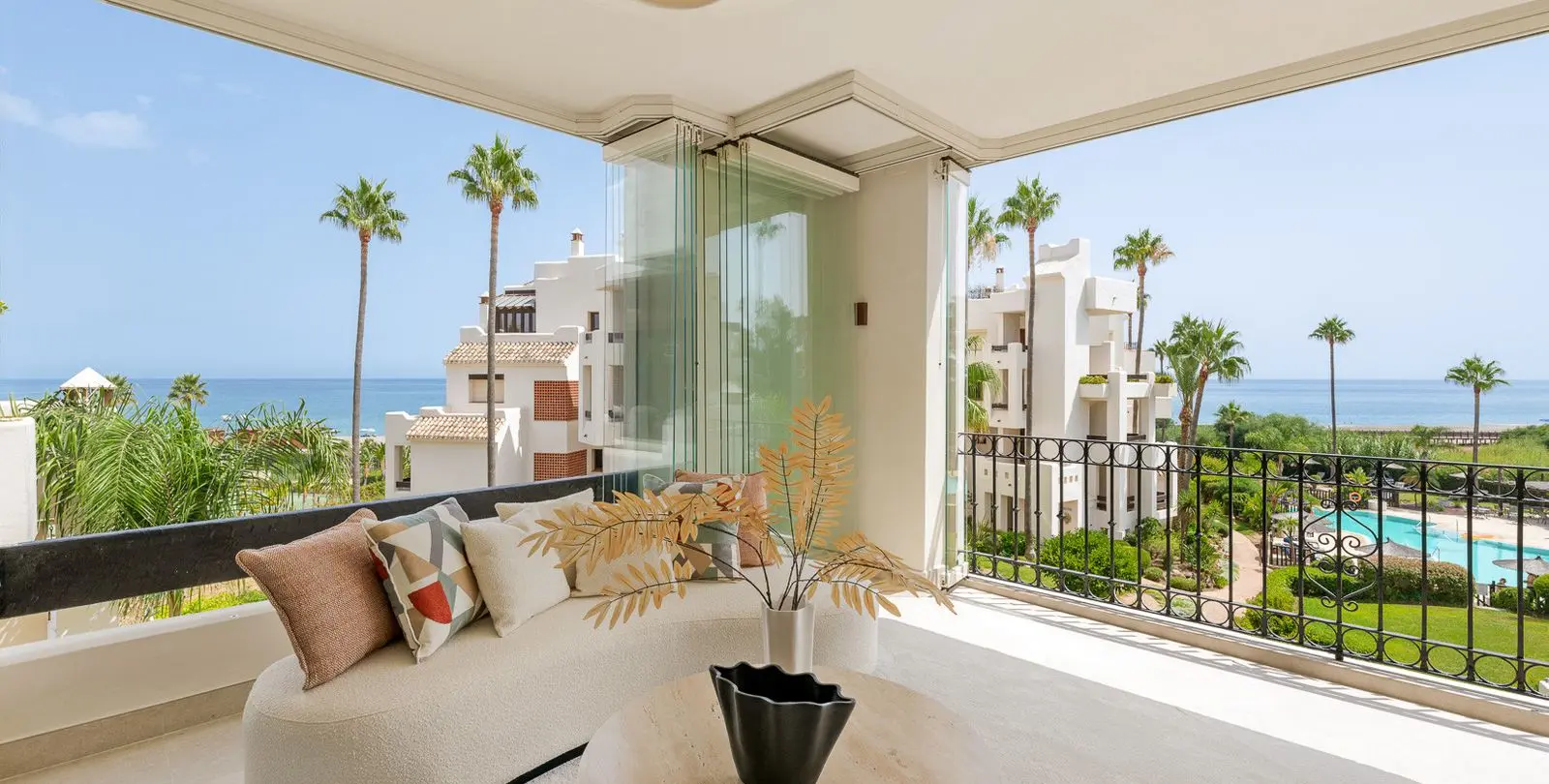 Venta de apartamento en planta media en Estepona 5