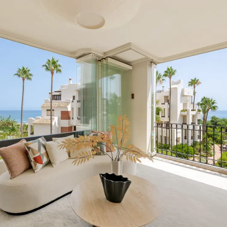 Продажа апартаментов на среднем этаже в Estepona