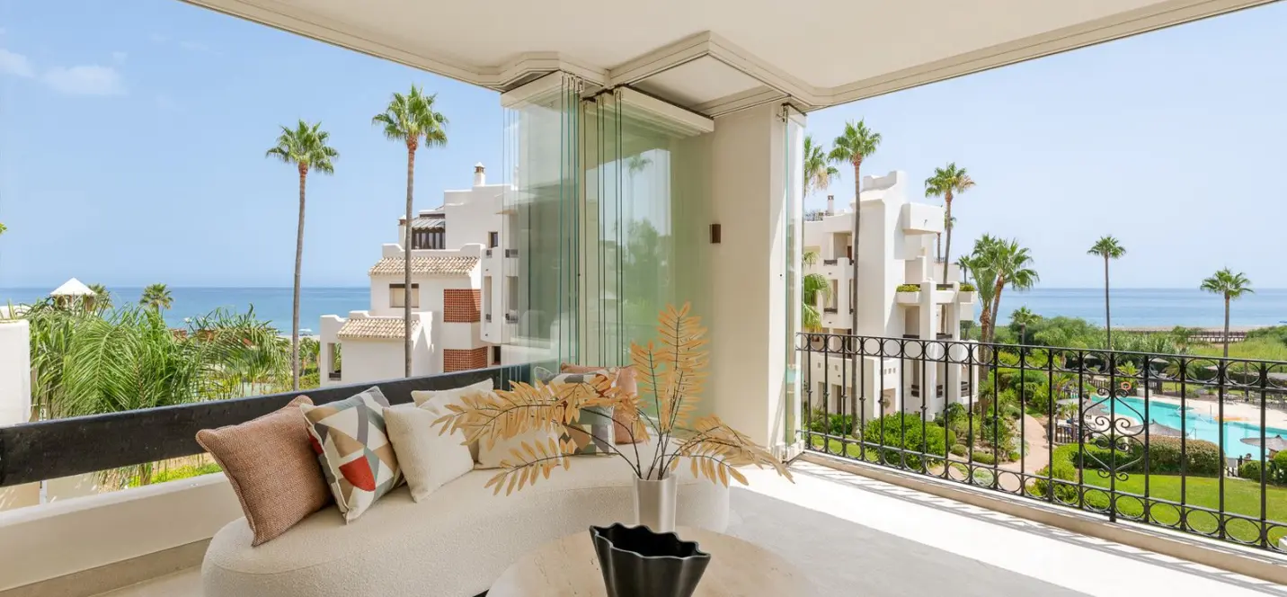 Продажа апартаментов на среднем этаже в Estepona 4