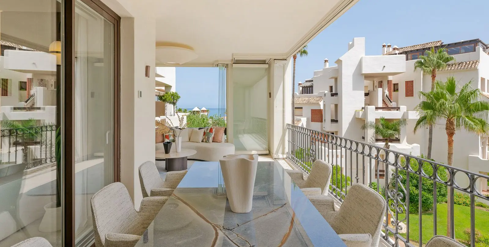 Venta de apartamento en planta media en Estepona 7