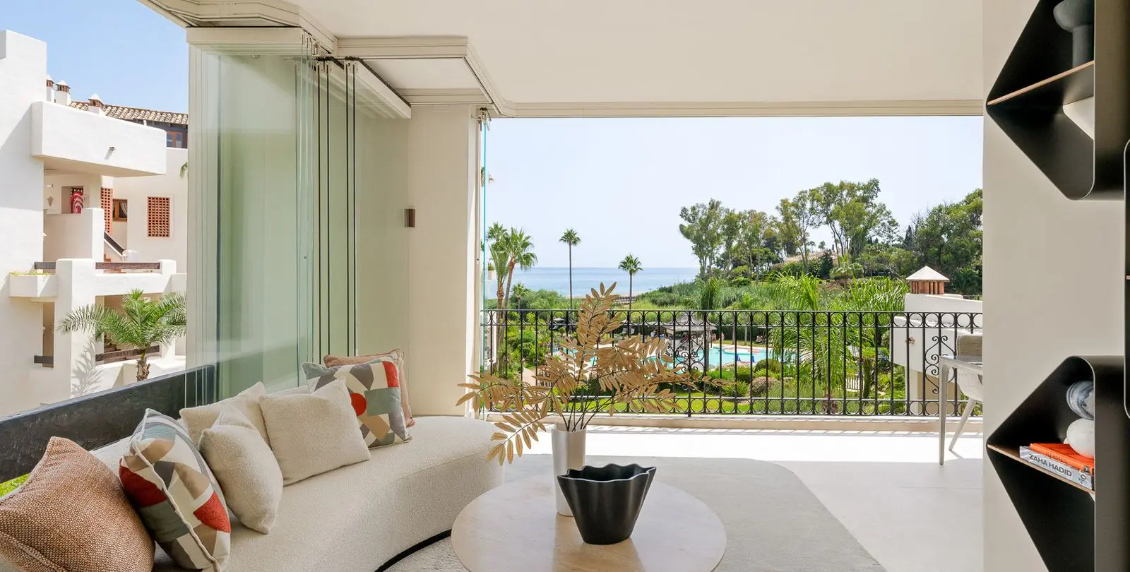 Venta de apartamento en planta media en Estepona 8
