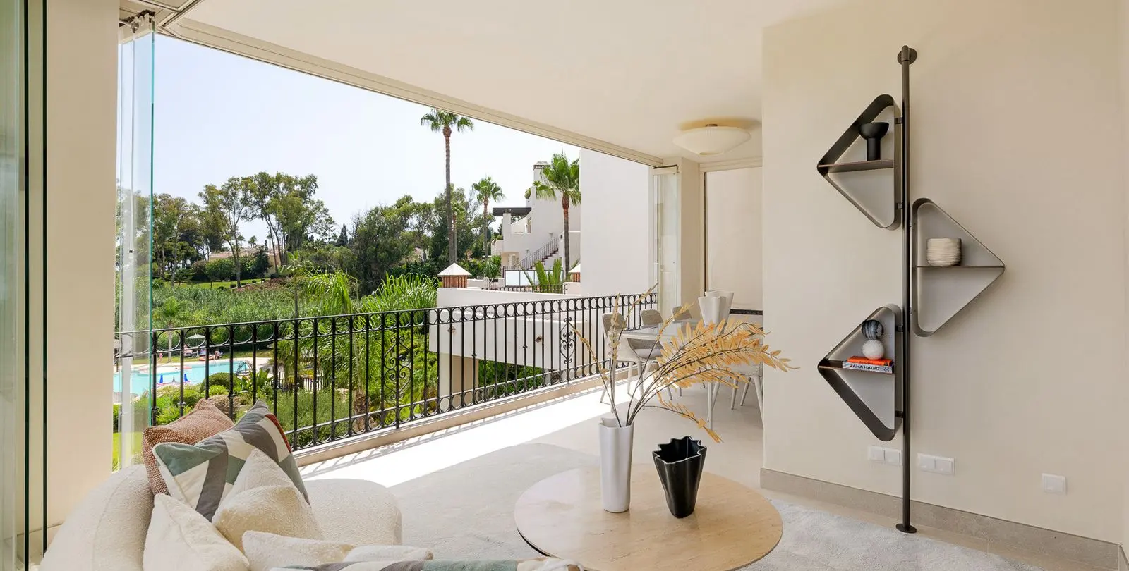Venta de apartamento en planta media en Estepona 9