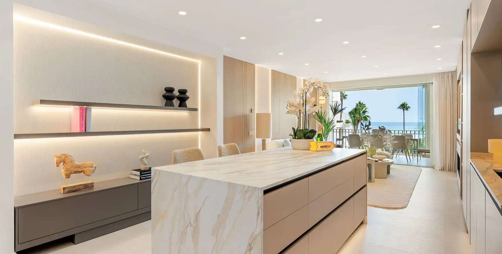 Venta de apartamento en planta media en Estepona 13