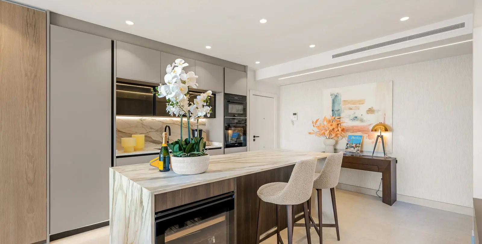 Venta de apartamento en planta media en Estepona 14