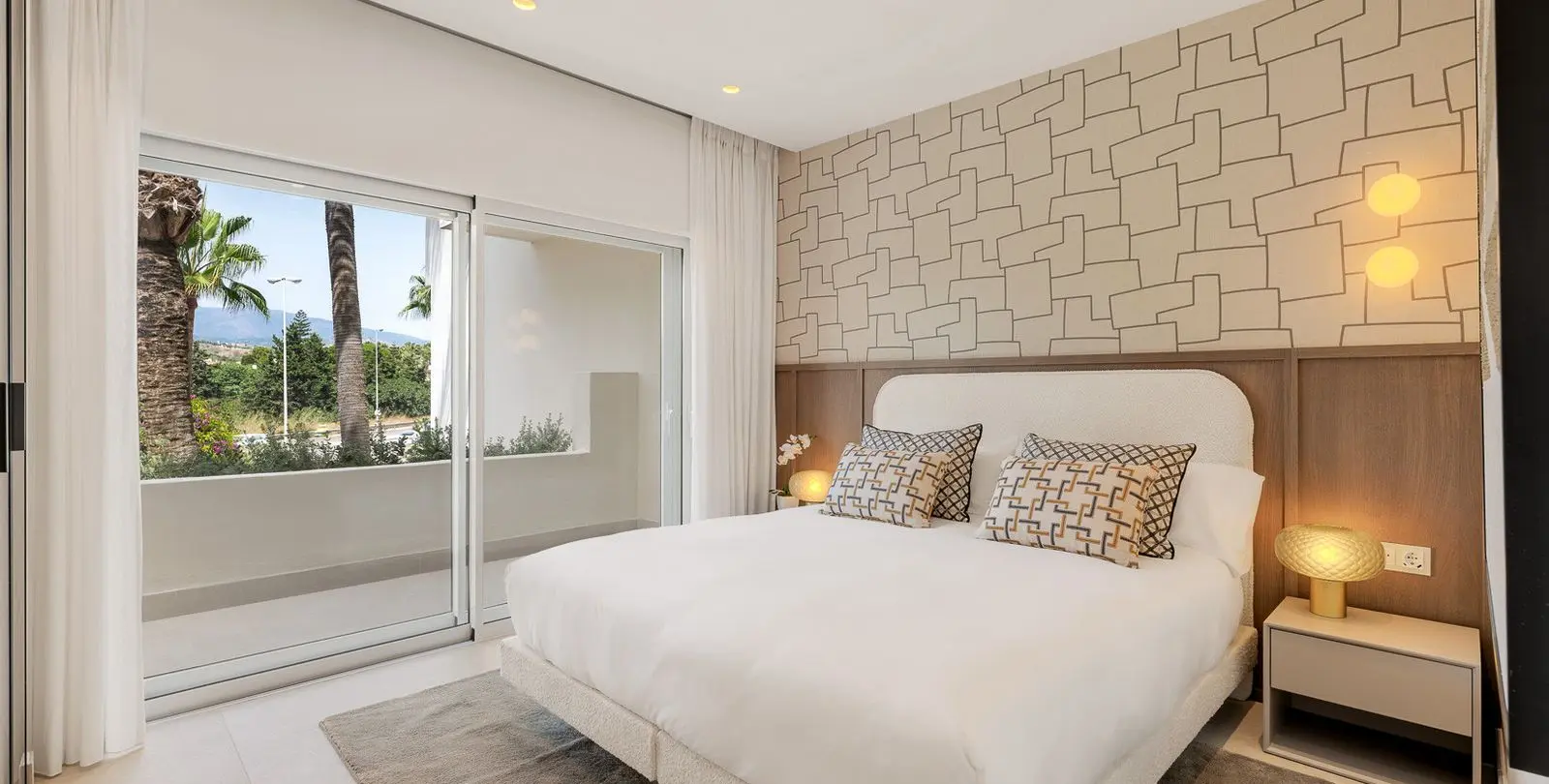 Venta de apartamento en planta media en Estepona 18