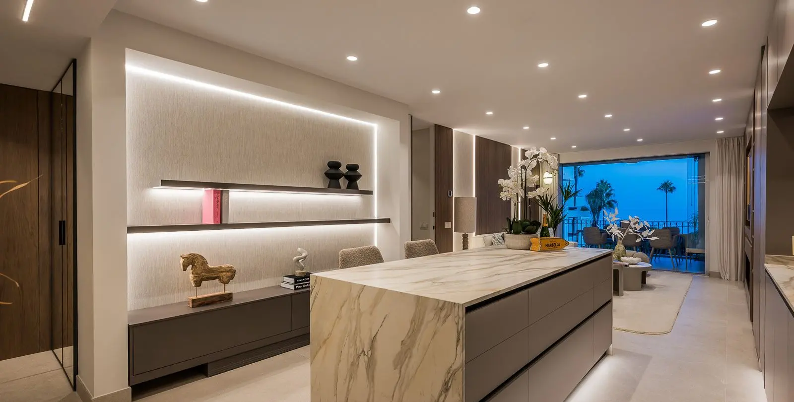 Venta de apartamento en planta media en Estepona 24