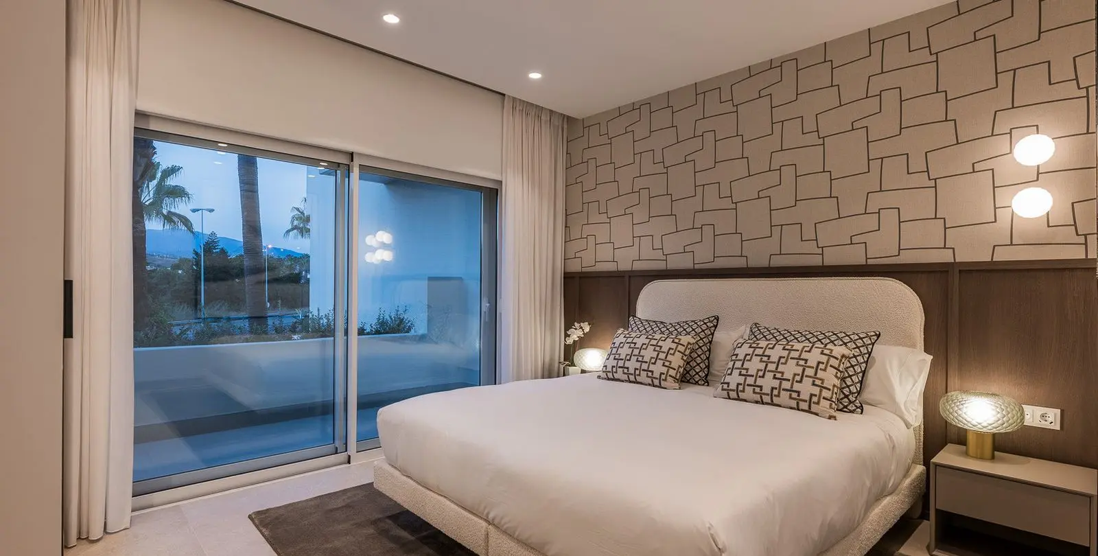 Venta de apartamento en planta media en Estepona 27