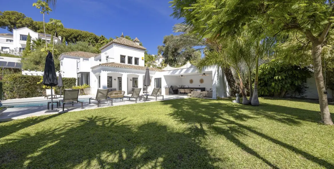 Продажа  отдельно стоящей виллы в Estepona (район El Paraiso) 1