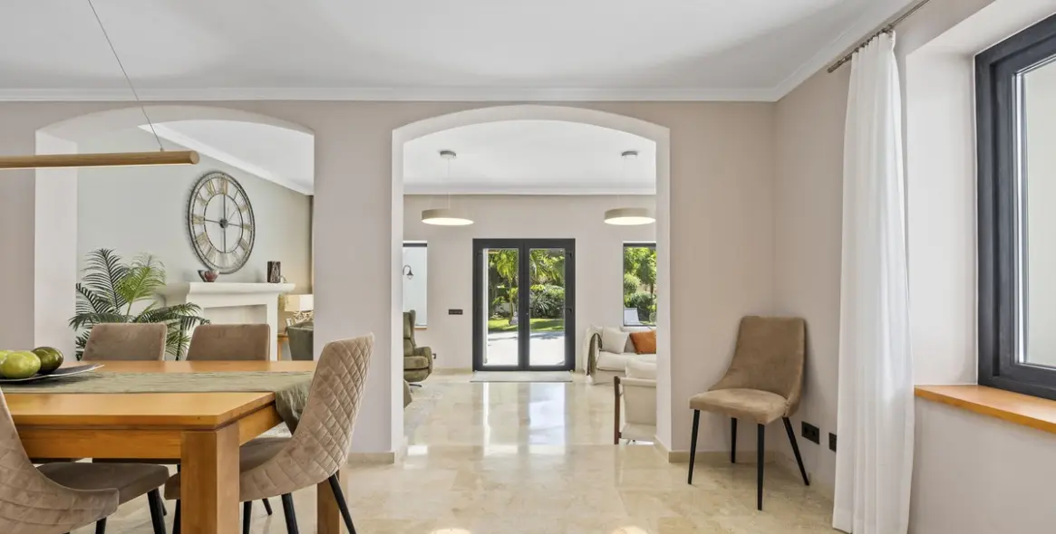 Продажа  отдельно стоящей виллы в Estepona (район El Paraiso) 19