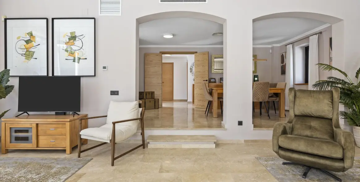 Venta de villa independiente en El Paraiso 21