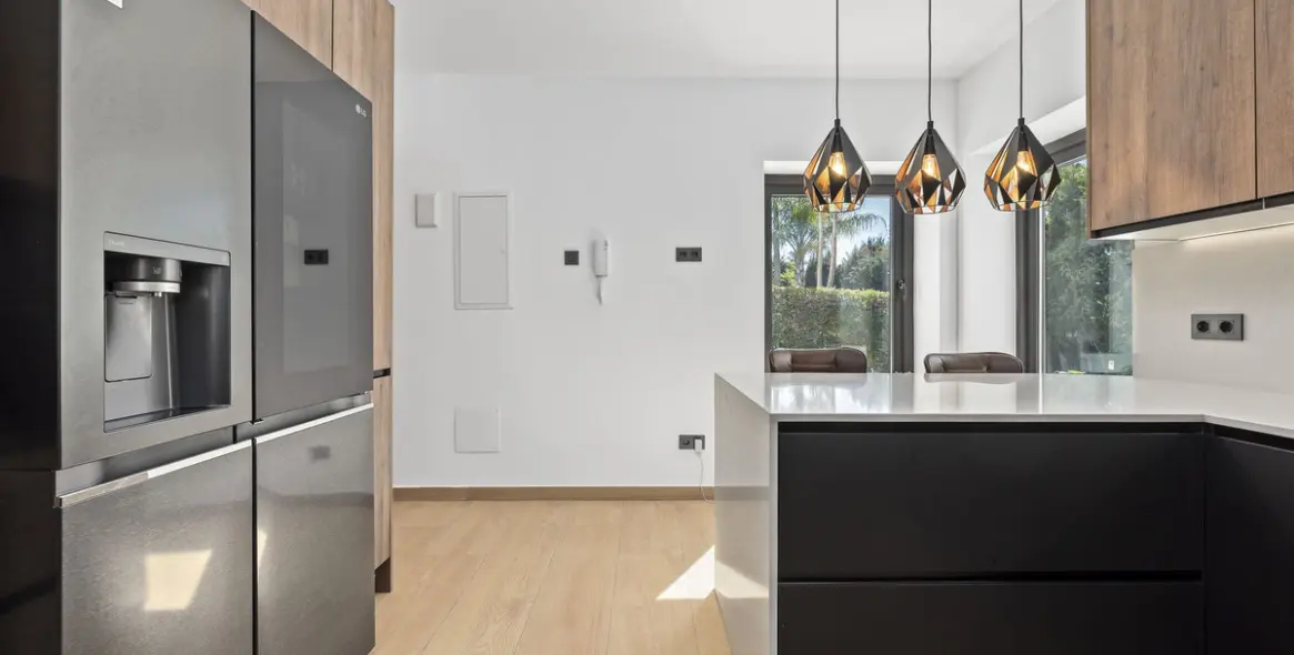 Venta de villa independiente en El Paraiso 23