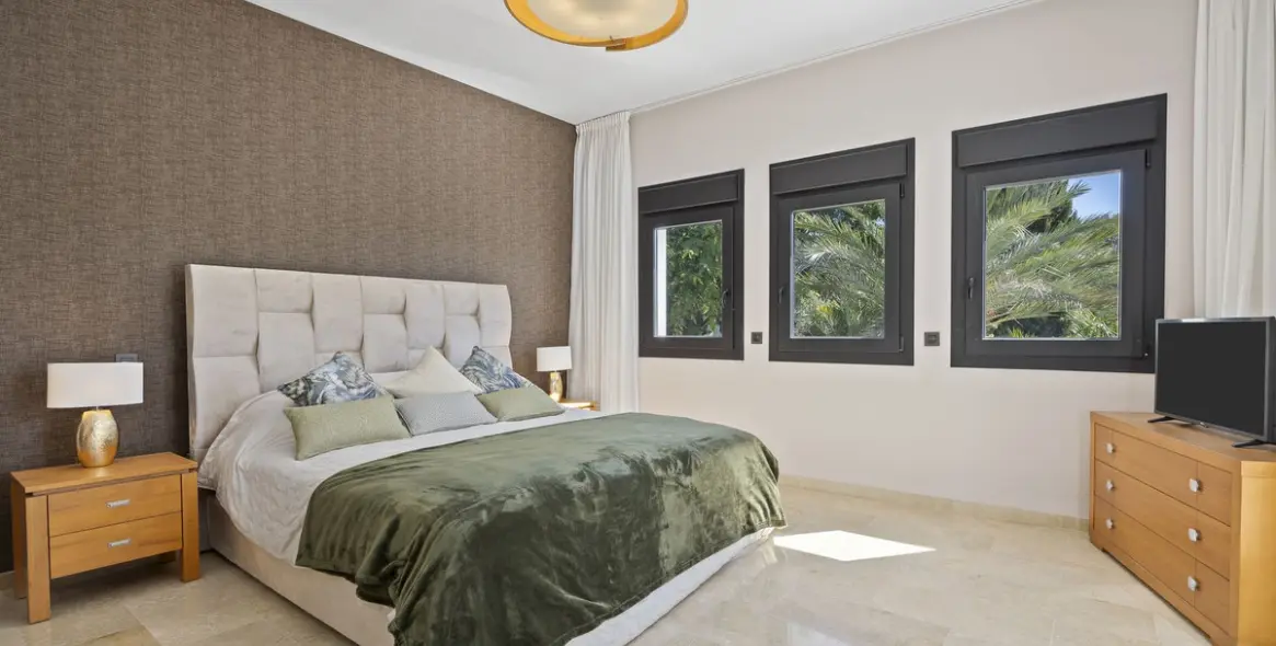 Venta de villa independiente en El Paraiso 28