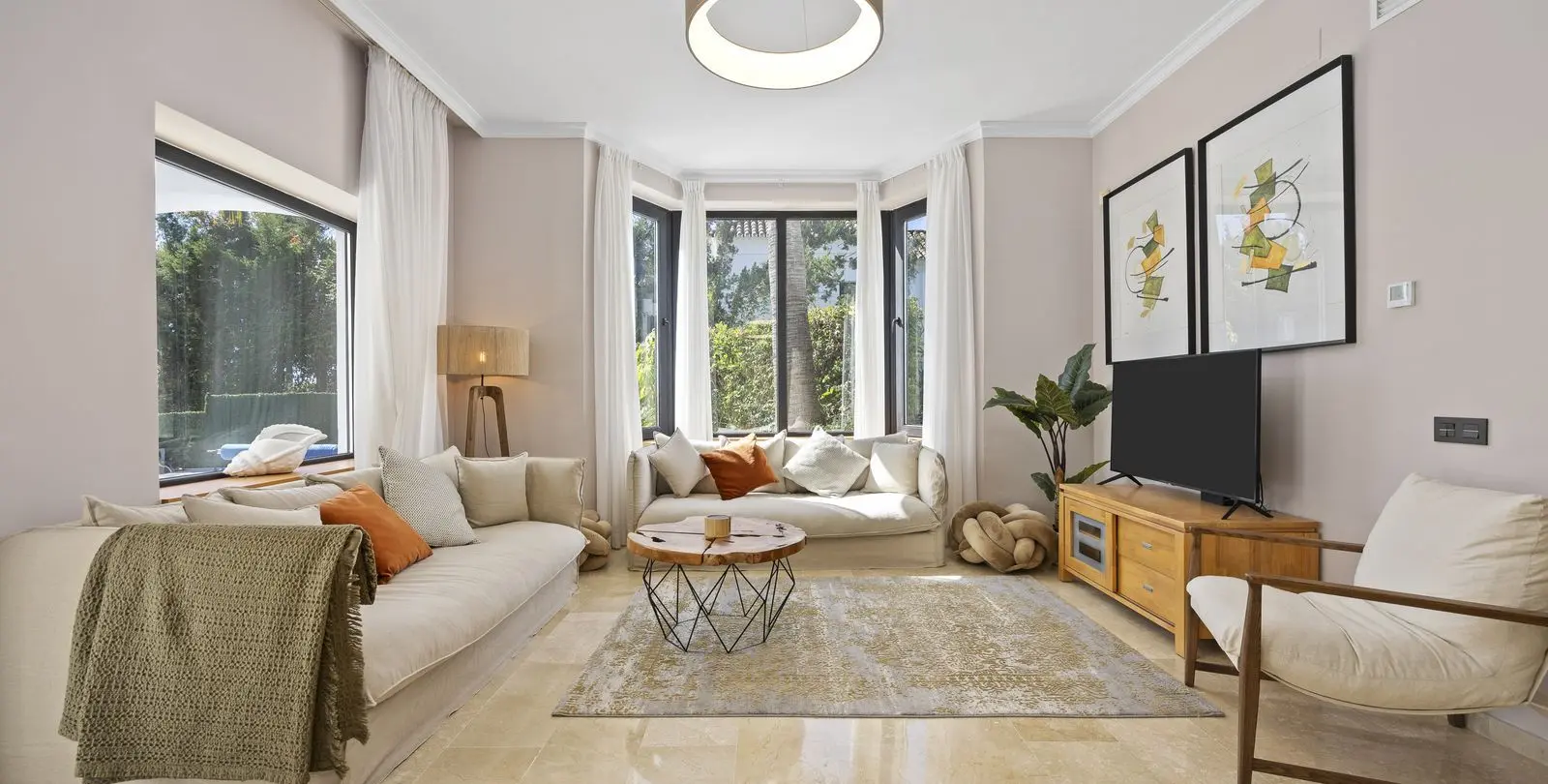 Venta de villa independiente en El Paraiso 5