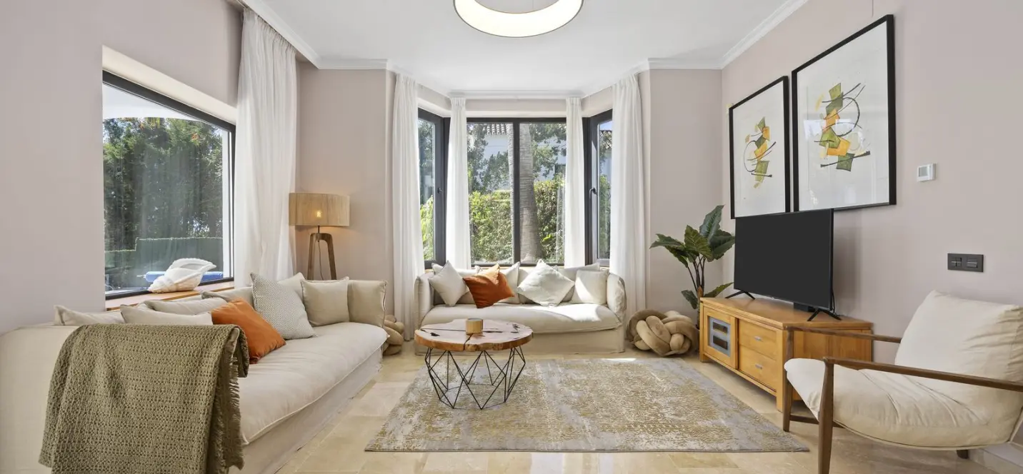 Venta de villa independiente en El Paraiso 4