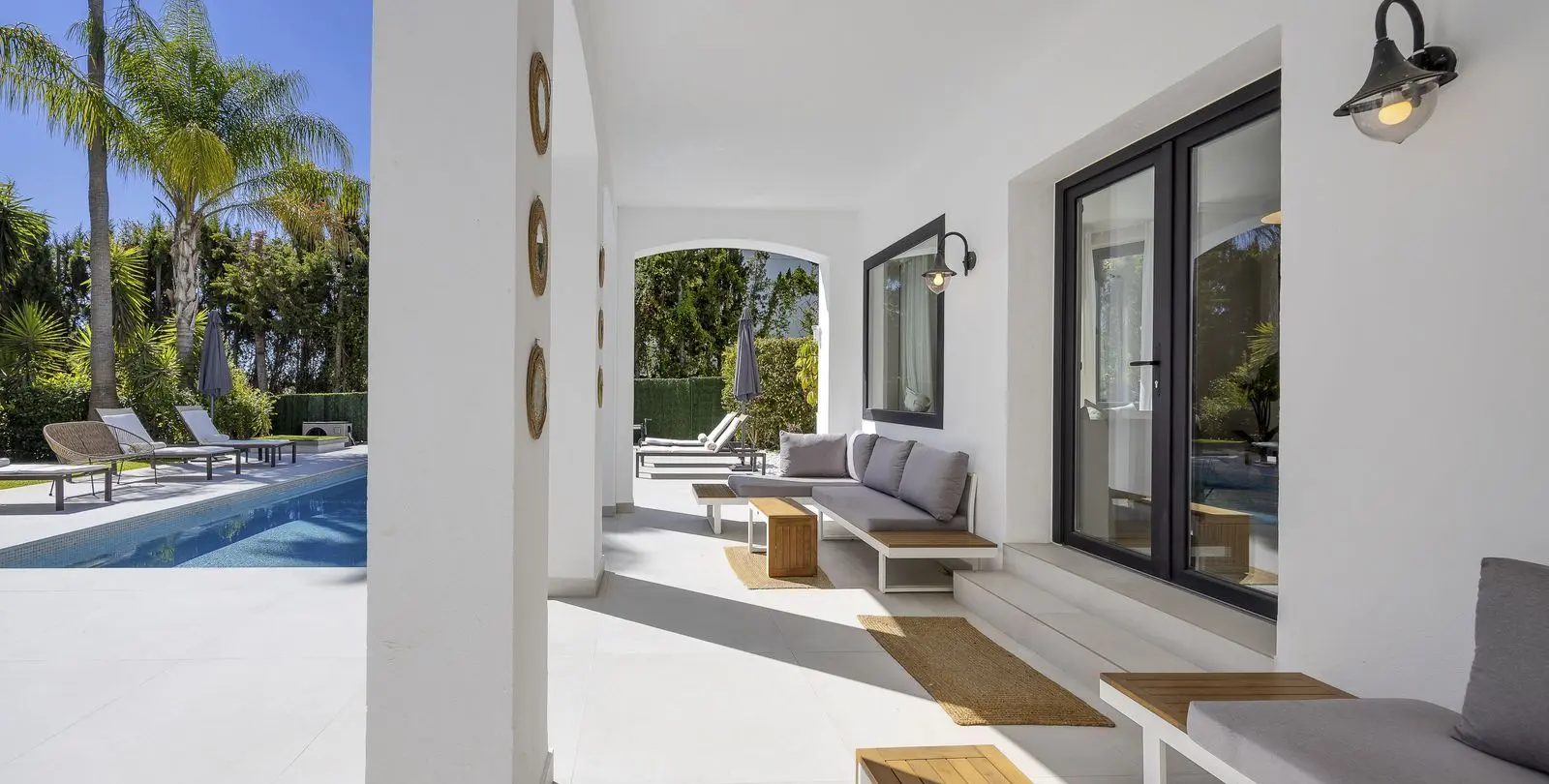 Venta de villa independiente en El Paraiso 8