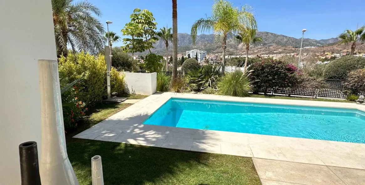 Продажа  отдельно стоящей виллы в Marbella East (район Río Real) 3