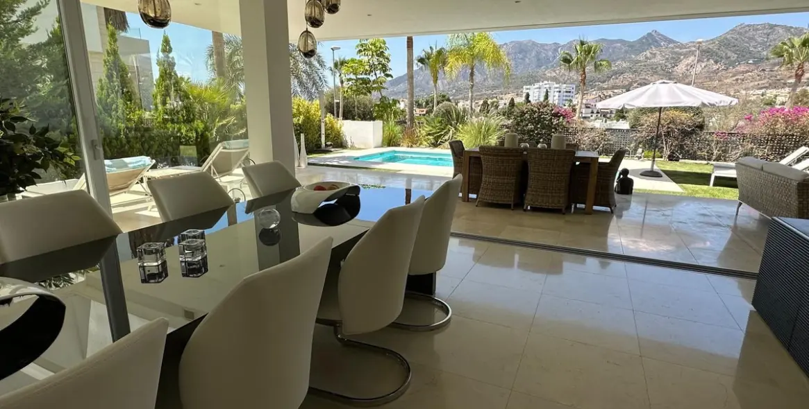 Продажа  отдельно стоящей виллы в Marbella East (район Río Real) 6