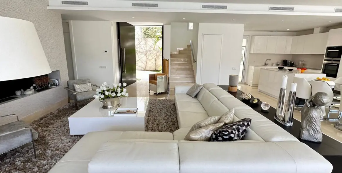 Продажа  отдельно стоящей виллы в Marbella East (район Río Real) 8